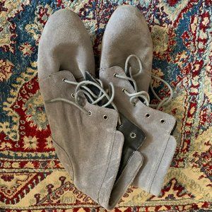 AKIRA Label Grey Suede Booties